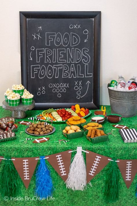 College Gameday Signs, Football Party Ideas, Game Day Quotes, Appetizer Dessert, College Games, Football Tips, College Game Days, Party Dishes, Game Day Snacks