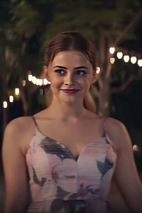 Tessa Young After, Tessa Young Aesthetic, Tessa Wallpaper, Josephine Langford Tessa, Young Movie, Wallpaper 2022, Tessa Young, Romantic Drama Film, Anna Todd