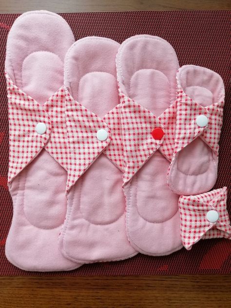 Cloth Menstrual Pads Diy, Diy Cloth Pads, Pads Period, Reusable Sanitary Pads, Menstrual Care, Clear Pencil Case, Cloth Sanitary Pads, Cricut Projects Easy, Reusable Pads