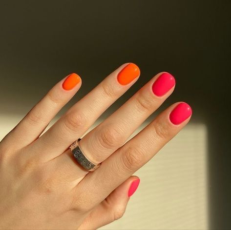 Pretty Spring Nails Colors, Mixed Color Manicure, Spring Gelish Nails, Nail Color Combinations Summer, Shellac Spring Nails, Summer Nails Different Colors, 3 Color Nails Ideas, Two Color Nails On Each Hand, Painted Nails Ideas Polish