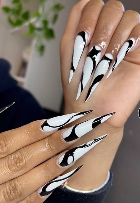 Nails Long Black And White, White Gothic Nails, Long Black Stilleto Nails Design, Gothic Stiletto Nails, Black And White Stiletto Nails, Black And White Nails Stiletto, Fancy Black Nails, Black And White Stilleto Nails Design, Black And White Long Almond Nails