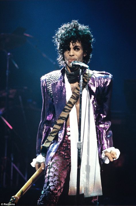 In Prince's memory, FEMAIL breaks down how to honor the legend through style Prince Outfits, Purple Rain Prince, Hamilton Star, Princes Fashion, Prince Musician, Prince Clothes, Prince Tribute, Photos Of Prince, Rip Prince