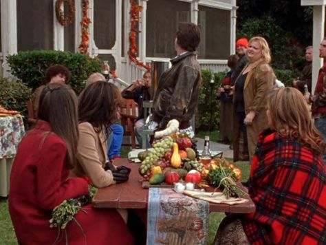 Gilmore Girls Thanksgiving, Thanksgiving Episodes, Korean Thanksgiving, Deep Fried Turkey, Fried Turkey, Girls Thanksgiving, Turkey Day, Melissa Mccarthy, Tv Episodes