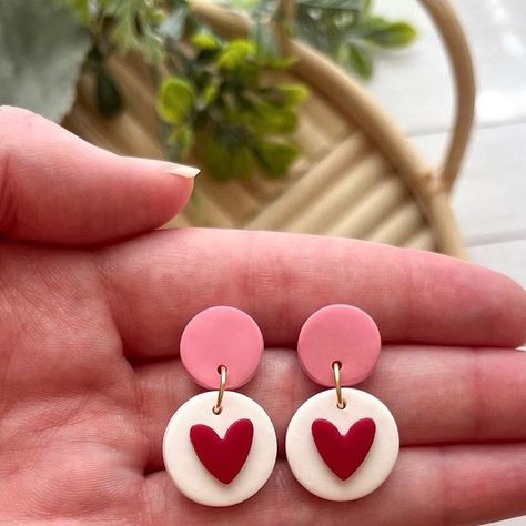 Easy Clay Earrings Diy, Polymer Clay Valentine Earrings, Polymer Clay Earring Ideas, Clay Earrings Diy, Pink Polymer Clay Earrings, Diy Resin Earrings, Trendy Silver Jewelry, Polymer Clay Heart, Clay Keychain