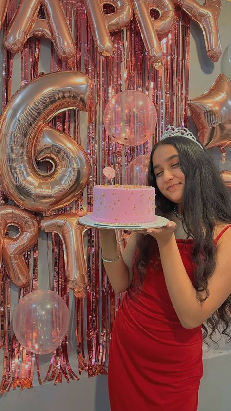 Its My Birthday Song, It's My Birthday Instagram, Fake Dp, Vida Aesthetic, Dresses Sweet 16, Birthday Poses, 16th Birthday Outfit, Birthday Instagram, Picnic Birthday Party