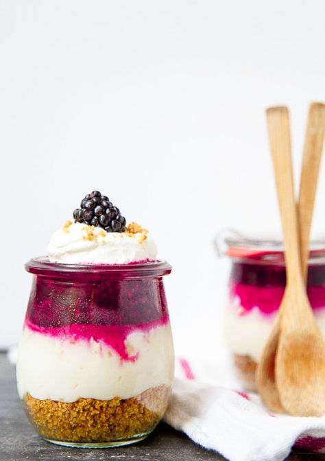 No Bake White Chocolate Raspberry Cheesecake Parfaits Bbq Dessert, Blackberry Cheesecake, White Chocolate Raspberry Cheesecake, Cheesecake Parfaits, Chocolate Raspberry Cheesecake, Slow Cooker Desserts, Dessert For Two, Eat Dessert, Mini Desserts