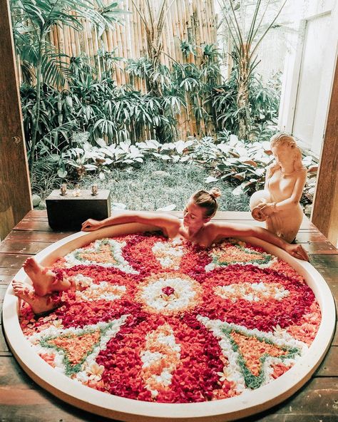 Until you've had a flower bath in Bali, you haven't LIVED. They're hands-down the most luxurious, relaxing, treat-yo-self experience you could imagine. So I've tracked down all the BEST, prettiest, most luxurious, and most insta-worthy flower baths in Ubud, Canggu, Seminyak, & beyond! Get ready to relax! Mini Home Gym, Bali Bucket List, Bali Baby, Dream Living Room, Spa Trip, Mini Home, Flower Bath, Bali Wedding, Dream Beach