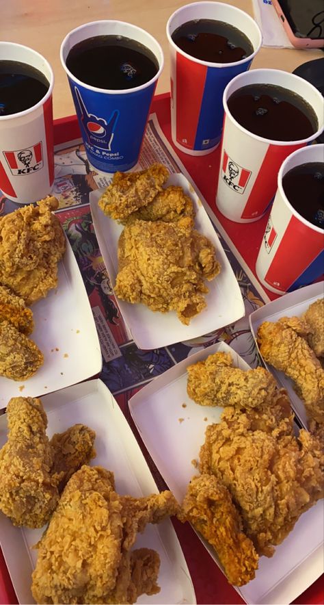 Snap Food Restaurant, Chicken Snap, Fast Food Drinks, Eating Food Funny, Itunes Card, Kfc Chicken, Snap Story, Restaurant Party, Fast Foods