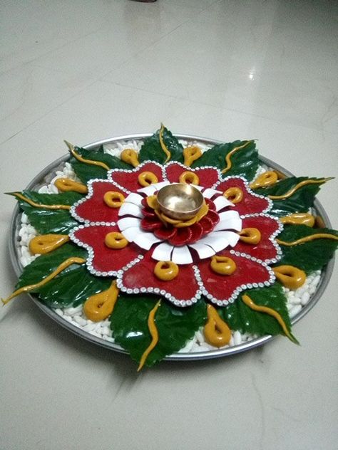 Thali Decoration For Ganesh Chaturthi, Rukwat Ideas, Rakhi Decoration, Aarti Decoration, Thali Design, Dish Decoration, Arti Thali Decoration, Arti Thali, Chaturthi Decoration