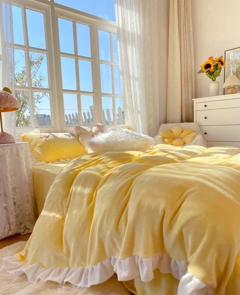 Sunshine Bedroom, Yellow Bedroom Decor, Fall Afternoon, Dorm Room Ideas, Unique Bedding, Yellow Room, Pastel Room, Pinterest Room Decor, Yellow Bedroom