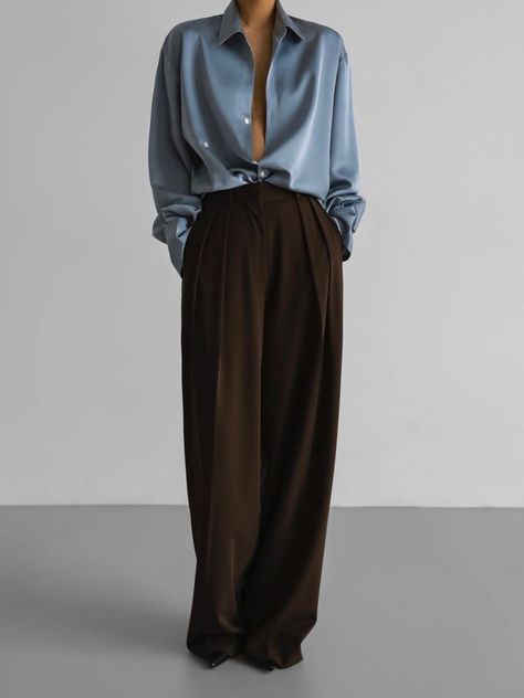 Silky Shirt Outfit, Silky Pants Outfit, Brown Wide Leg Pants Outfit, Brown Trousers Outfit, Dress Code Outfits, Brown Pants Outfit, Estilo Kardashian, Silky Pants, Wide Leg Pants Outfit