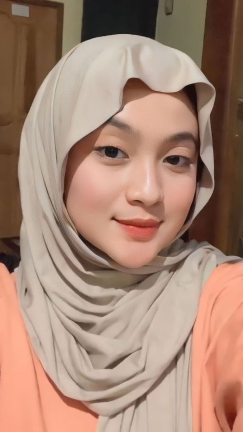 Beautiful Eyes Pics, Pashmina Hijab Tutorial, Tutorial Hijab, Hijab Aesthetic, Baddie Outfits Ideas, Hijabi Aesthetic, Style Hijab, Beautiful Muslim Women, Hijabi Girl