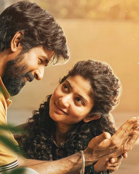 Amaran Photos, Sivakarthikeyan And Sai Pallavi, Amaran Sai Pallavi, Amaran Movie Images, Siva Karthikeyan, Charcoal Artwork, Best Love Pics, Tamil Love, Kamal Haasan