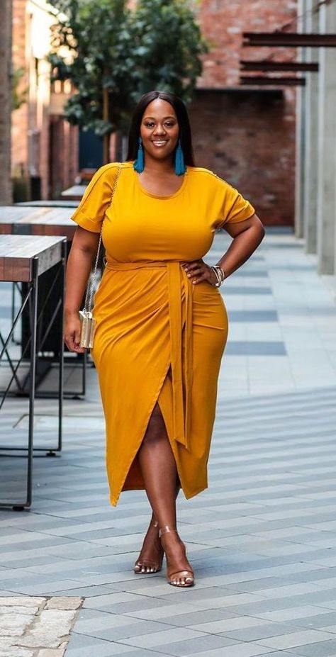 Poses For Plus Size Women, Poses For Plus Size, Sundays Best, Women Closet, Plus Size Photography, Plus Size Posing, Jesus Is Alive, Clothing Model, Brand Photoshoot