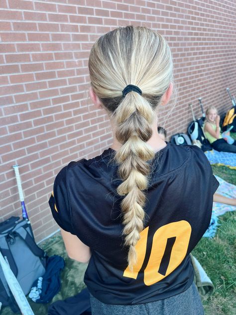 Hair For Athletes Hairstyles, Low Pony Volleyball Hairstyles, Netball Hairstyles Braids, Low Hairstyles For Sports, Dragon Braid Ponytail, Vball Practice Hairstyles, Dragon Tail Braid, Hair Styles For Soccer, Hairstyles For Track