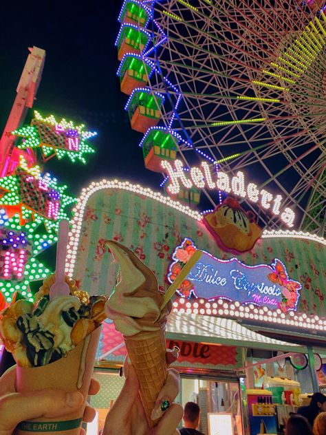 Carnival Food Stand Aesthetic, Aesthetic Theme Park, Amusement Park Food, Theme Park Aesthetic, Theme Park Food, Setting Aesthetic, Fantasy Country, Carnival Aesthetic, Fair Aesthetic