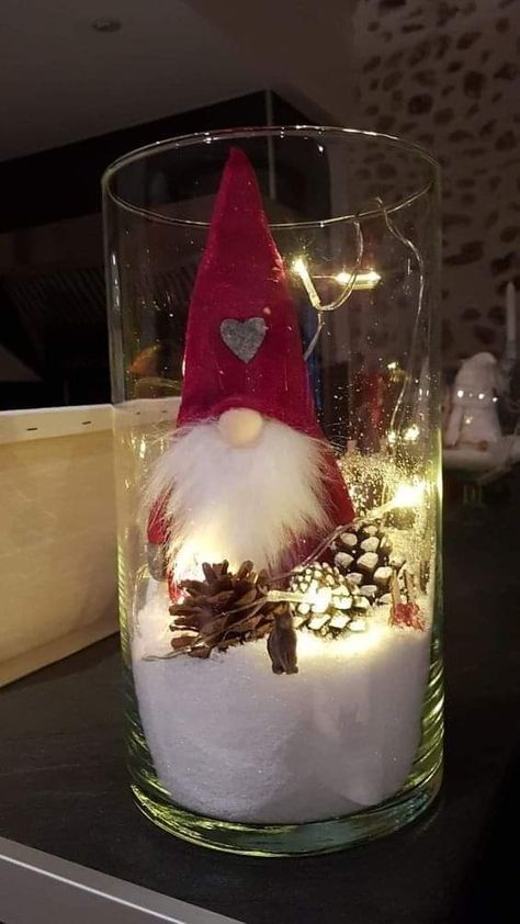 Christmas Candle Decorations, Simple Christmas Decor, Charcuterie Recipes, Easy Christmas Decorations, Christmas Themes Decorations, Diy Christmas Decorations Easy, Christmas Decorations For The Home, Office Christmas, Holiday Crafts Christmas