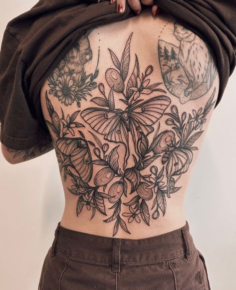 Best Feminine Tattoos, Pnw Tattoo, Luna Moths, Tattoos Instagram, Fruit Tattoo, American Traditional Tattoo Ideas, Shoulder Blade Tattoo, Traditional Tattoo Ideas, Hip Thigh Tattoos