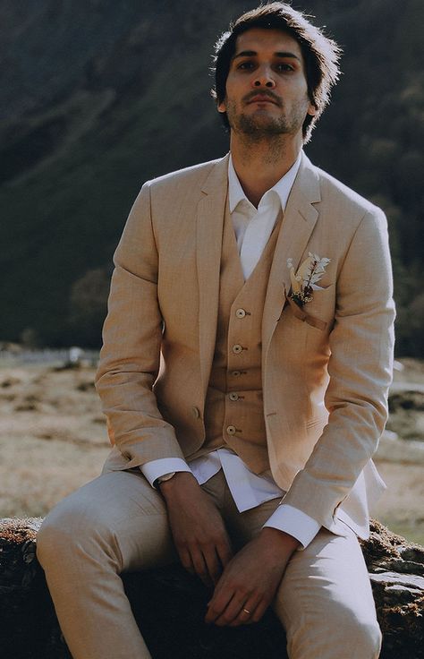 By Monsieur | Costume de mariage Beige Best Wedding Suits, Suit Brown, Outfit Suit, Beige Wedding, Boheme Chic, Beige Plaid, Wedding Palette, Wedding Costumes, Groom Suit