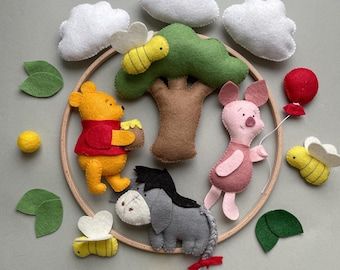 Winnie The Pooh Felt Mobile, Winnie The Pooh Felt, Pooh Bear Pattern, Winnie The Pooh Mobile, Playset Ideas, Pooh Bear And Friends, Felt Mobiles, Sell Ideas, Baby Mobile Felt