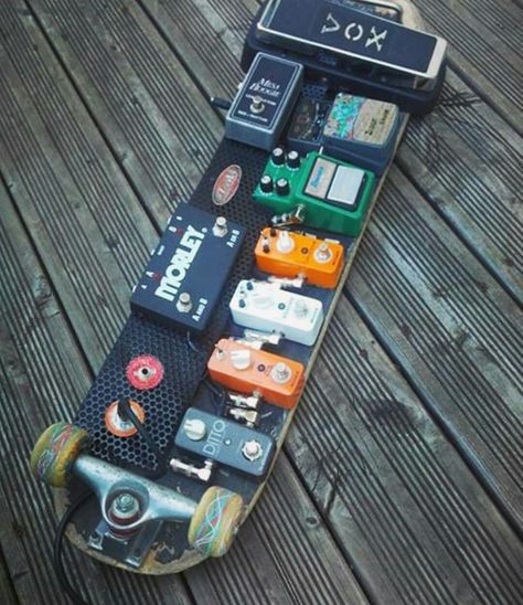 Guitar Pedals Boards, Pedal Board Guitar, Diy Guitar Pedal Boards, Skateboard Pedalboard, Pedal Board Diy, Pedalboard Ideas, Diy Pedalboard, Guitar Pedal Board, Guitar Pedal Boards