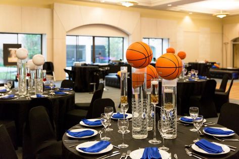 Basketball Party Centerpieces, Basketball Banquet Centerpieces, Basketball Centerpiece Ideas, Basketball Balloons, Football Banquet Centerpieces, Balloon Decor Ideas, Basketball Centerpieces, Bat Mitzvah Decorations, Basketball Banquet