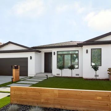 Black Roof Tiles White House, Black And White Exterior House Modern Flat Roof, White And Black Bungalow Exterior, Black And White Facade House, Flat Roof Ideas House Exterior, Tile Roof House Exterior Colors Modern, White Exterior Black Roof, Render House Exterior, House Repainting Exterior