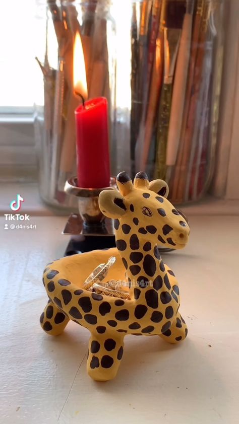 Air Dry Clay Giraffe, Clay Giraffe, Clay Jewellery Holder, Giraffe Ring, Clay Things, Air Dry Clay Projects, Kids Pottery, Clay Diy Projects, Jewelry Tray