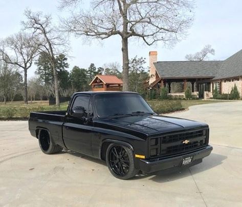 Blacked out front end with original bowtie. Dream Cars For Girls Luxury, Blacked Out Square Body Chevy, Dropped Chevy Silverado, Cars For Girls, K10 Chevy 4x4 Stepside, Chevy Trucks Lowered, Luxury Mercedes, Blacked Out Lifted Chevy Silverado, Classic Cars Trucks Chevy