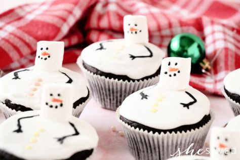 Melting Snowman, Snowman Cupcakes, Melting Snowmen, Orange Frosting, Melted Snowman, Homemade Cupcakes, Cupcake Recipes Chocolate, Royal Icing Recipe, Cupcakes Recipe