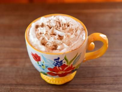 Bourbon Whipped Cream, Hot Toddy Recipe, Food Network Recipes Pioneer Woman, Celebrity Chef Recipes, Ree Drummond Recipes, Toddy Recipe, Hot Toddies Recipe, Hot Cocktails, Boozy Desserts