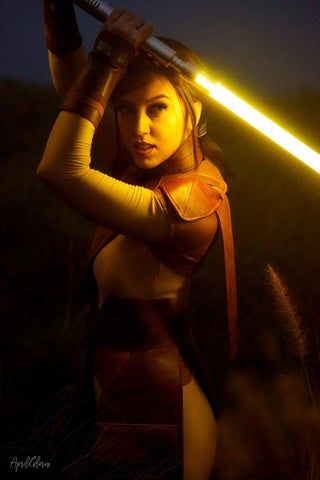 Lightsaber Poses, Bastilla Shan, Star Wars Photoshoot, Sith Makeup, I Am The Senate, Star Wars Saber, Bastila Shan, Starwars Jedi, Jedi Cosplay