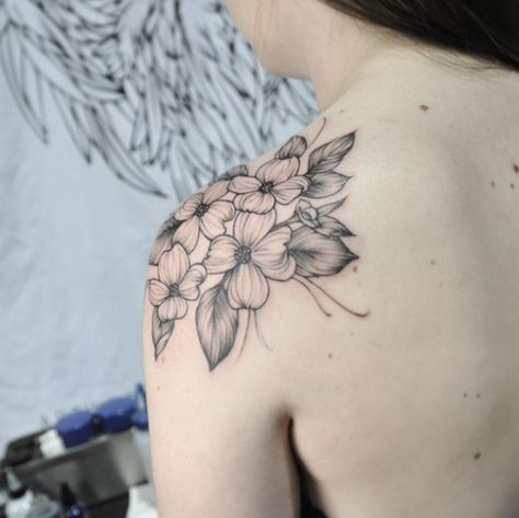 Dogwood Flowers Tattoo, Best Flower Tattoos, Dogwood Tattoo, Mandala Tattoo Shoulder, Chrysanthemum Flower Tattoo, Dogwood Flower Tattoos, Sunflower Tattoo Thigh, Cap Tattoo, Shoulder Cap Tattoo