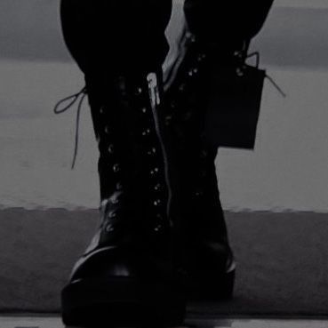 Fitz Farseer, Dark Wear Outfit, Rayne Core, Dark Character Aesthetic, Emo Dark Aesthetic, Black Boots Aesthetic, Dark Boots, Villains Aesthetic, Hero Aesthetic