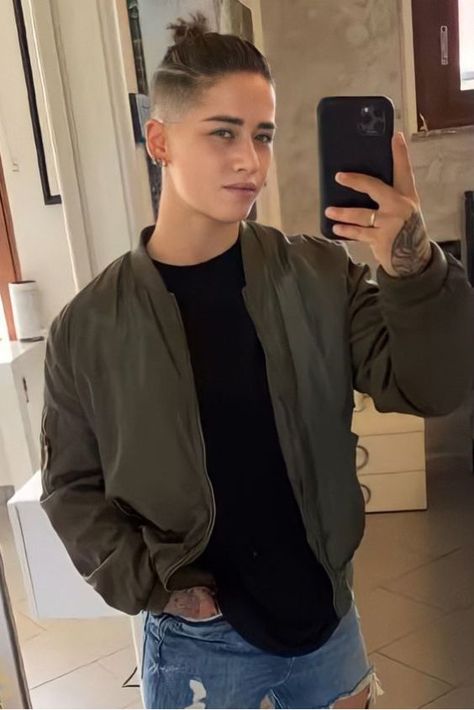 10 Best FTM Haircuts to Express Your Style & Fresh Look Designs In Undercut, Masc Lesbian Hairstyles Short, Lesbian Hairstyles Long Hair, Lesbian Haircut Long, Lesbian Hairstyles Short, Lesbian Short Hair, Masc Lesbian Haircut, Ylenia Riniti, Butch Haircuts