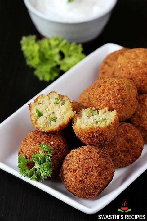 falafel made with chickpeas Chickpea Falafel Recipe, Baked Falafel Recipe, Chickpea Falafel, Recipe With Chickpeas, Make Falafel, How To Make Falafel, Middle Eastern Cuisine, Baked Falafel, Falafel Recipe