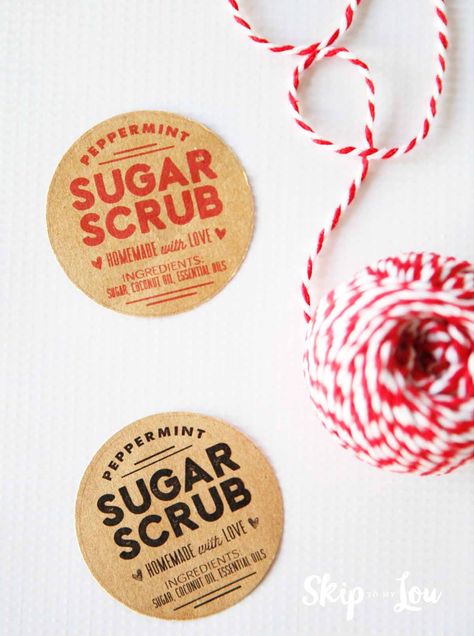 Homemade peppermint sugar scrub recipe and gift idea! Made with just 3 ingredients, this scrub is perfect for friends, family, and those that love to be pampered. Free printable label included with recipe.  #giftidea #peppermint #christmas Christmas Sugar Scrubs, Sugar Scrub Labels, Peppermint Scrub, Peppermint Sugar Scrub, Christmas Printable Labels, Peppermint Sugar Scrubs, Mason Jars Labels, Sugar Scrub Homemade, Peppermint Sugar