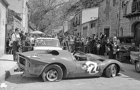 Road Race Car, Targa Florio, Ferrari Racing, Course Automobile, Racing Photos, Vintage Auto, Classic Sports Cars, Ferrari Car, Vintage Race Car