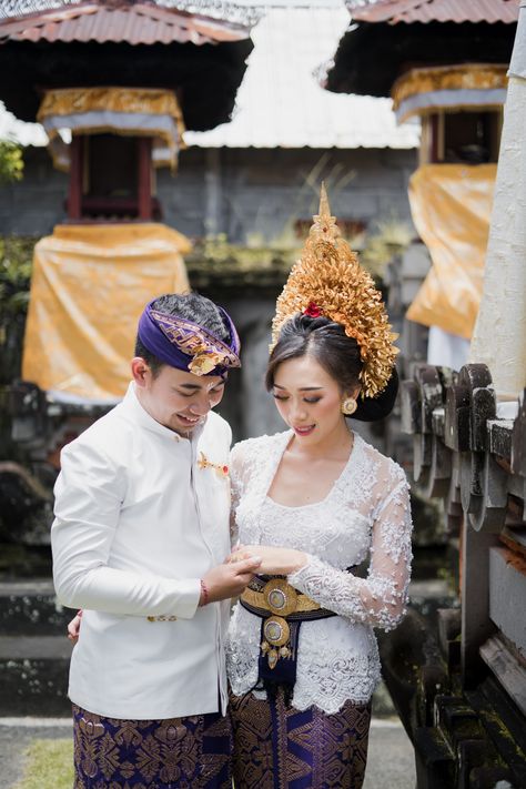 Adat Bali Wedding, Pernikahan Adat Bali, Balinese Wedding, Wedding Bali, Indonesian Wedding, Wedding Pose, Bali Wedding, Hindu Wedding, Pre Wedding Photos