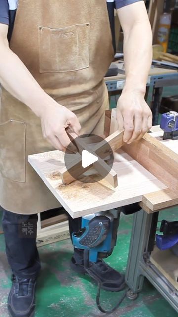 Woodworking Project Plans on Instagram: "Great woodworking tip from @playing.carpenter   Follow us @woodserum for more Woodworking Technique.👌  New to woodworking or having trouble with certain projects? Whether you are a beginning woodworker or expert, these tips from the projects will speed up and simplify your projects. Improve your DIY skills with these awesome tips that help you learn how to create perfect furniture, crafts, and home repair. ⁣  #woodworking #woodworkingcommunity #woodworkingskills #woodworkingproject #woodworkingtips #finewoodworking #woodworkinglove #dowoodworking #woodworkingforall #woodworkingprojects #woodworkinglife #woodworkingshop #woodworkingwoman #woodworkingmachinery #woodworkingisfun #woodworkingschool #woodworkings #woodworkingplans #woodworking_art #wood Fine Woodworking Furniture, Measuring Tools Woodworking, Woodworking Jig Plans, Fine Woodworking Project, Advanced Woodworking Plans, Woodworking Art, Woodworking Plans Beginner, Woodworking Shop Layout, Bottle Tree