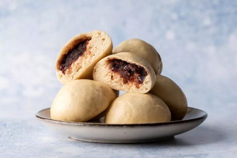 Red Bean Cake Recipe, Manju Recipe, Red Bean Cake, Fall Baked Goods, Red Beans Recipe, Japanese Dessert Recipes, The Great British Baking Show, Nurse Cake, Sweet Red Bean Paste