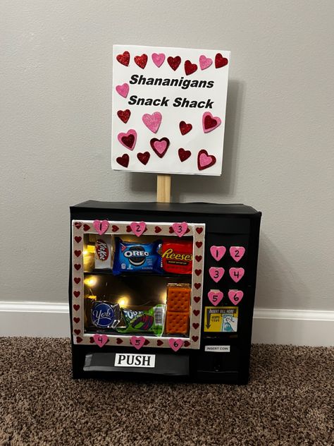 Vending machine Vending Machine Valentines Boxes, Cardboard Vending Machine Diy, Diy Vending Machine, Mini Vending Machine, Diy Valentines Box, Valentines Day Gifts For Him Boyfriends, Kids Valentine Boxes, Valentines Box, Snack Organizer