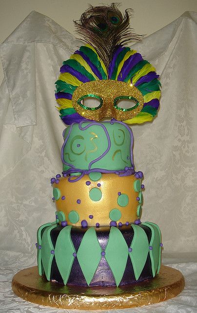 Mardis Gras Cake Mardi Gras Cake Recipe, Mardi Gras Party Cake, Mardi Gras Birthday Cake, Mardi Gras Theme Birthday Cake, Mardi Gras King Cake Easy, Mardi Gras Birthday, Mardi Gras Bundt King Cake, Sparkle Art, Mardi Gras Cake