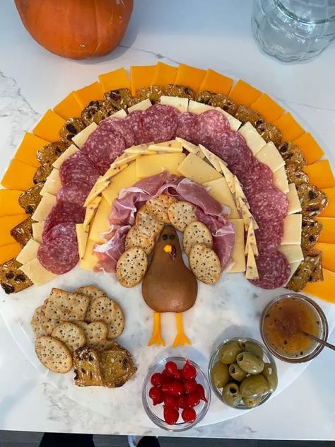 Turkey Cheese Tray, Turkey Charcuterie Board, Turkey Charcuterie, Thanksgiving Charcuterie, Thanksgiving Fruit, Pumpkin Pecan Pie, Turkey Platter, Turkey Cheese, Food Activities