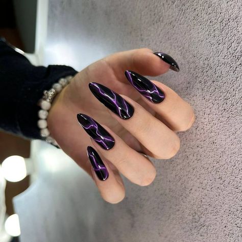 Black And Purple Nails, Gold Gel Nails, Gold Acrylic Nails, Romantic Nails, Goth Nails, Makijaż Smokey Eye, Nails Gel, Oval Nails, Dream Nails