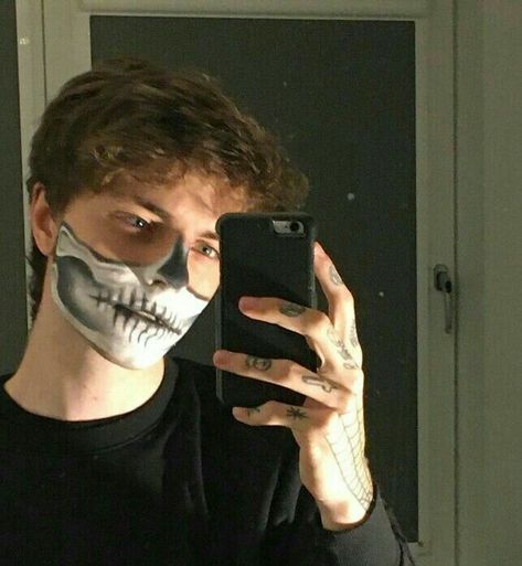 Guys Halloween Makeup, Boy Halloween Makeup, Aesthetic Halloween Costumes, Holloween Makeup, Joker Makeup, Halloween Makeup Inspiration, Halloween Men, Halloween Makeup Easy, Face Painting Halloween