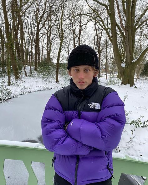 Purple Puffer Jacket, Boys Puffer Jacket, Mens Hairstyles Curly, Mens Outerwear Fashion, North Face Nuptse, Nuptse Jacket, Mens Puffer Jacket, Streetwear Aesthetic, Purple Guy