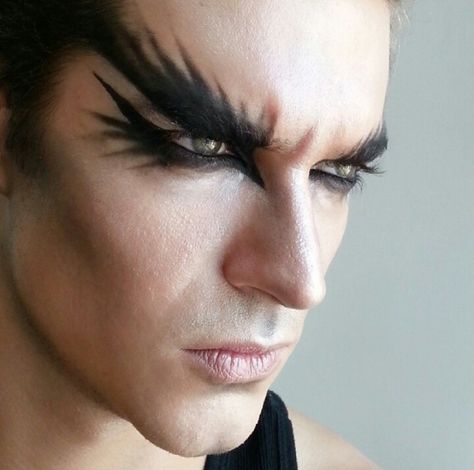 eye makeup, strong cheekbones Bird Makeup, Fantasy Make-up, Crow Costume, Drag Make-up, Makeup 2017, Cool Halloween Makeup, Avant Garde Makeup, Make Up Inspiration, Theatrical Makeup