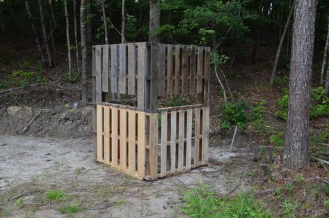 The Pallet Blind: A Great Hunting Blind, Practically Free | Great Days Outdoors Hunting Ground Blinds, Deer Blind Plans, Deer Hunting Stands, Hunting Shack, Deer Stand Plans, Shooting House, Hunting Stands, Ground Blinds, Deer Blind