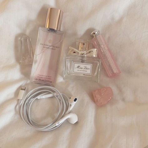 Dior Fragrance, Dior Girl, Lana Del Ray, Princess Aesthetic, Foto Ideas Instagram, Chocolate Strawberries, Croquettes, Miss Dior, Old Money Aesthetic